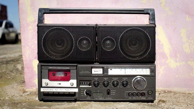 Video Reference N0: Boombox, Electronics, Technology, Electronic device, Radio, Audio equipment, Stereophonic sound, Sound box, Electronic instrument