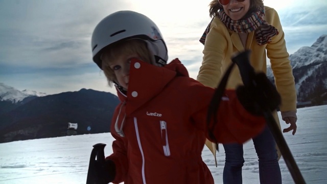 Video Reference N0: Snow, Helmet, Winter, Outerwear, Fun, Ski helmet, Sports equipment, Recreation, Playing in the snow, Headgear