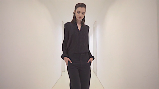 Video Reference N6: clothing, fashion model, shoulder, fashion, formal wear, joint, suit, neck, fashion design, fashion show, Person