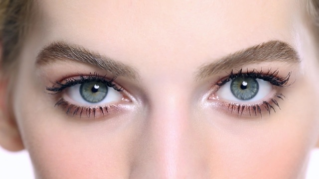 Video Reference N0: Eyebrow, Face, Eyelash, Eye, Skin, Nose, Close-up, Organ, Forehead, Iris