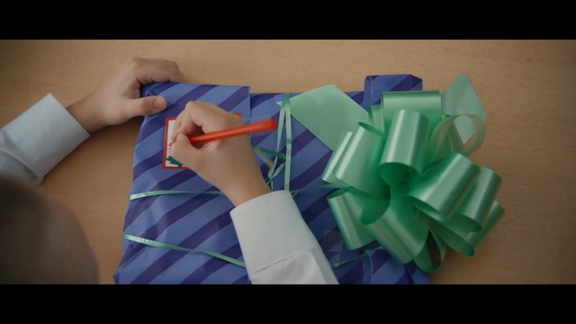 Video Reference N3: Origami, Paper, Origami paper, Textile, Plastic, Art, Craft, Ribbon, Paper product, Construction paper