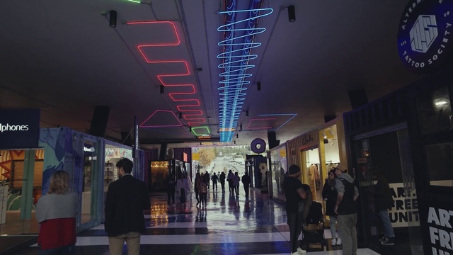 Video Reference N4: Light, Lighting, Night, Metropolitan area, Building, Architecture, City, Crowd, Tourist attraction, Leisure