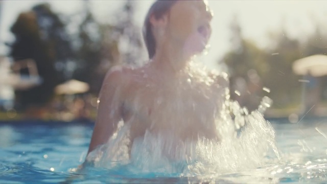 Video Reference N4: Water, Bathing, Fun, Sunlight, Sky, Swimming pool, Leisure, Photography, Recreation, Smile