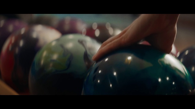 Video Reference N1: Ball, Bowling equipment, Bowling ball, Balloon, Ball, Sports equipment