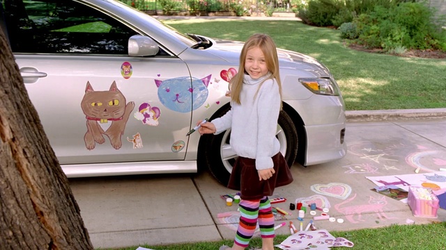 Video Reference N1: Vehicle door, Pink, Luxury vehicle, Car, Vehicle, Footwear, Child, Outerwear, Toddler, Person