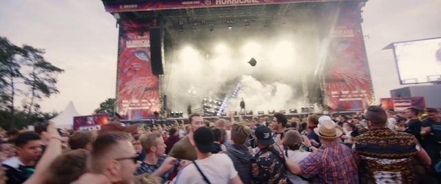 Video Reference N7: Crowd, Stage, People, Audience, Product, Rock concert, Fan, Event, Performance, Festival