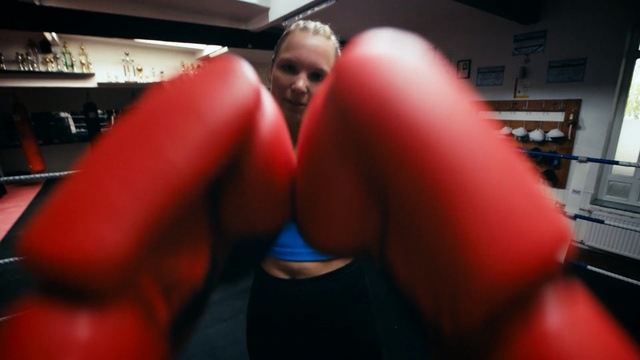 Video Reference N0: Red, Boxing glove, Boxing, Sport venue, Leg, Muscle, Human leg, Arm, Thigh, Sportswear, Person