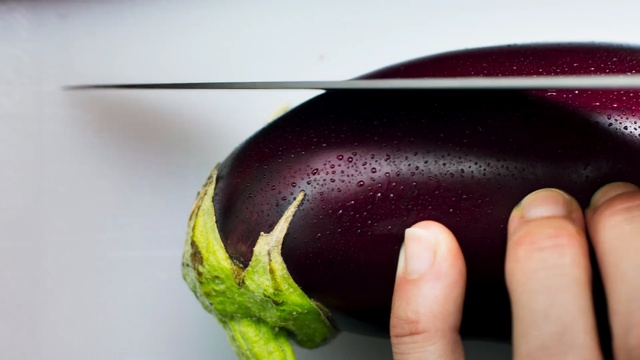 Video Reference N0: Eggplant, Finger, Vegetable, Hand, Nail, Plant, Person