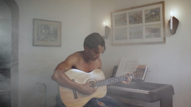 Video Reference N0: Guitar, Arm, Acoustic guitar, Musician, Room, Leg, Plucked string instruments, Barechested, Sitting, Muscle