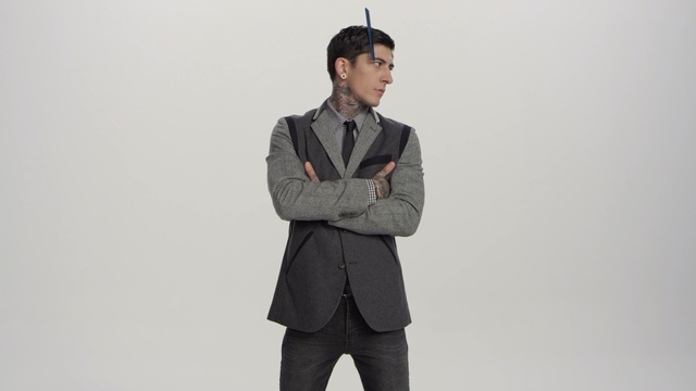 Video Reference N0: suit, formal wear, gentleman, outerwear, blazer, tuxedo, jacket, sleeve, Person