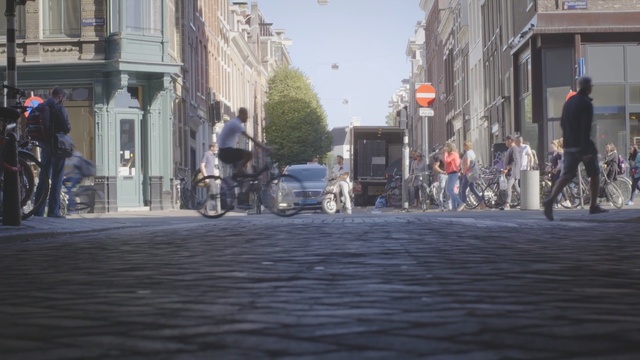 Video Reference N1: Street, Town, Pedestrian, Vehicle, Road, City, Urban area, Lane, Thoroughfare, Road surface, Person