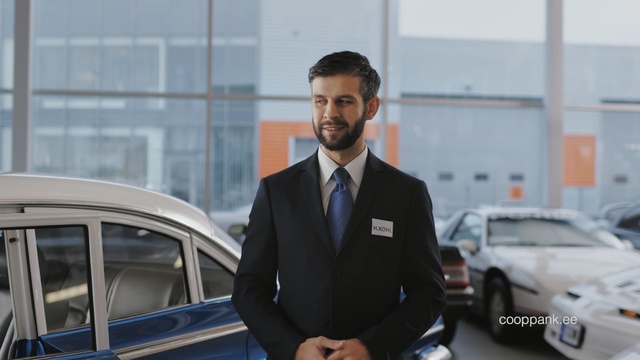 Video Reference N0: Vehicle, Car, Luxury vehicle, Motor vehicle, Automotive design, Suit, Gentleman, Businessperson, White-collar worker, Person