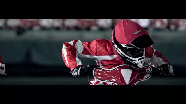 Video Reference N9: Sports gear, Helmet, Red, Personal protective equipment, Freestyle motocross, Games, Footwear, Sports, Paintball, Extreme sport, Person