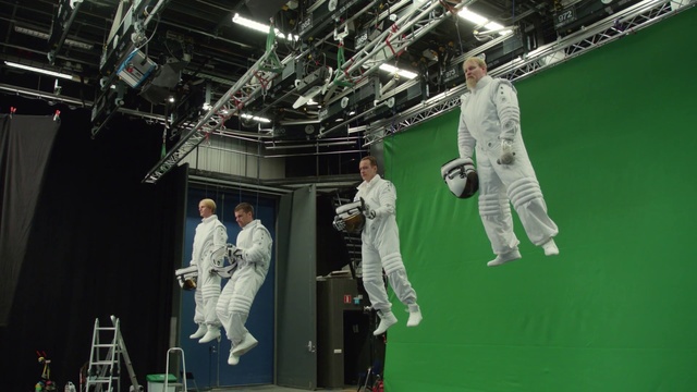 Video Reference N5: Green, Performance, Space, Fencing weapon, Astronaut, Person