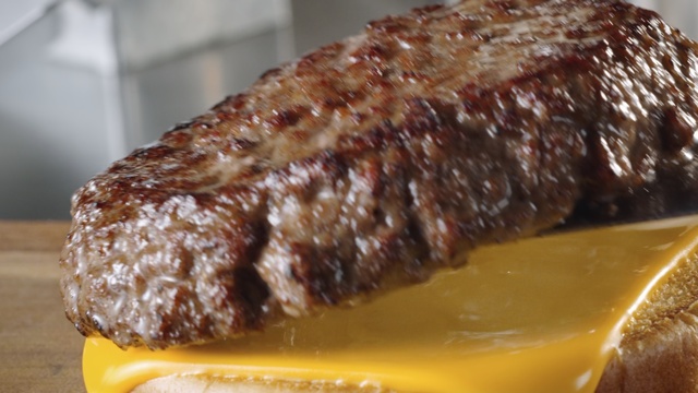 Video Reference N0: Dish, Food, Cuisine, Ingredient, Sirloin steak, Salisbury steak, Meatloaf, Rump cover, Steak, Rib eye steak