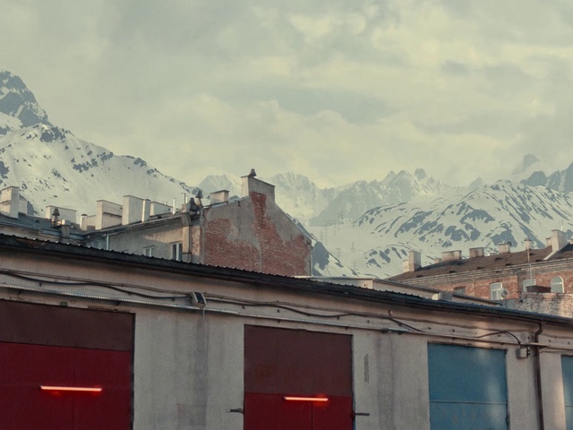 Video Reference N5: Mountainous landforms, Mountain, Sky, Mountain range, Town, Cloud, Roof, Alps, Architecture, Hill