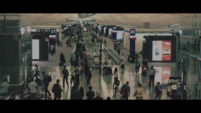 Video Reference N12: urban area, crowd, city, street, Person