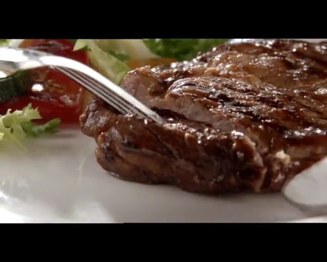Video Reference N0: Food, Dish, Cuisine, Ingredient, Steak, Churrasco food, Steak sauce, Salisbury steak, Meat, Rib eye steak