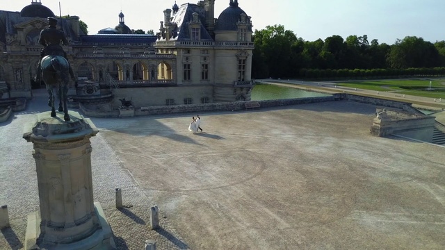 Video Reference N6: Château, Estate, Palace, Roof, Building, Mansion, Castle, Road surface