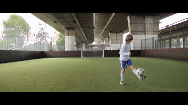 Video Reference N1: Sports, Football, Soccer ball, Soccer, Player, Ball, Football player, Ball game, Sport venue, Kick