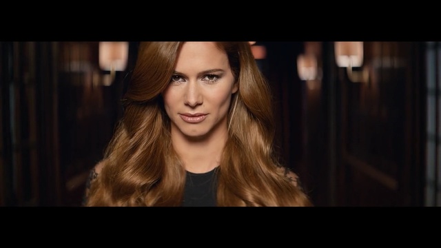 Video Reference N3: hair, beauty, human hair color, lady, girl, blond, model, long hair, brown hair, photo shoot, Person