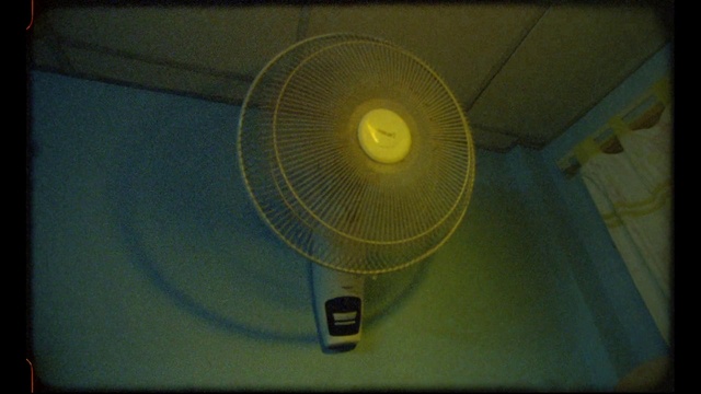 Video Reference N0: Green, Light, Yellow, Circle, Mechanical fan, Ceiling