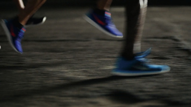 Video Reference N0: Blue, Footwear, Human leg, Leg, Shoe, Electric blue, Recreation