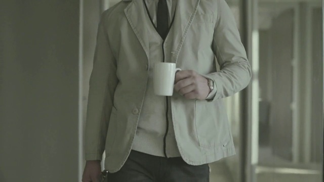 Video Reference N2: Clothing, Suit, White, Outerwear, Jacket, Blazer, Formal wear, Sleeve, Collar, Top