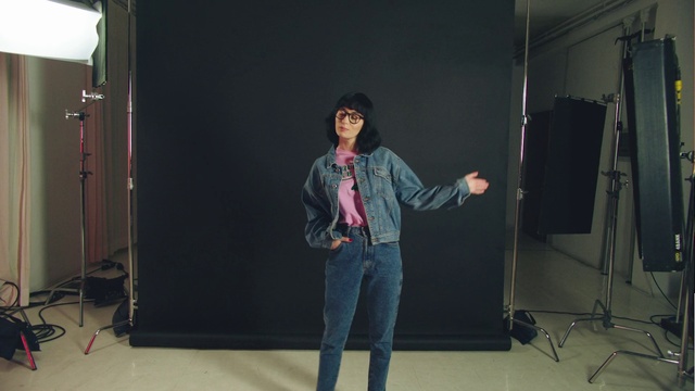 Video Reference N1: Snapshot, Standing, Fashion, Photography, Shoulder, Fun, Performance, Jeans, Room, Denim