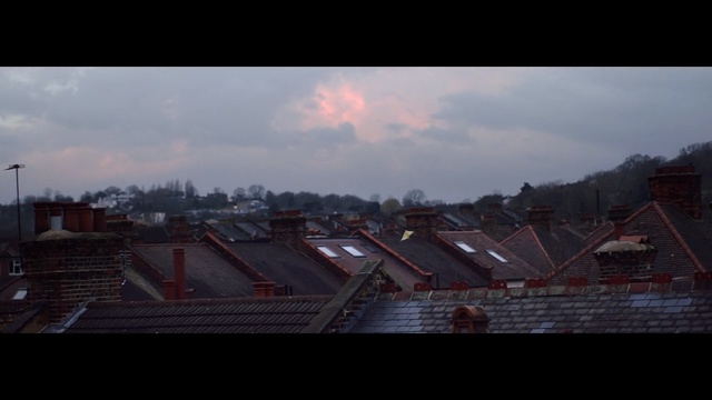 Video Reference N0: sky, cloud, urban area, roof, structure, atmosphere, morning, evening, geological phenomenon, screenshot