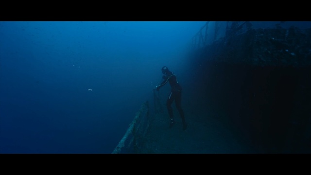 Video Reference N13: underwater diving, water, underwater, sea, freediving, scuba diving, divemaster, atmosphere, diving, ocean