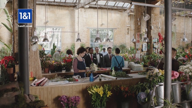 Video Reference N4: flower, plant, floristry, flower arranging, marketplace, floral design, market, city
