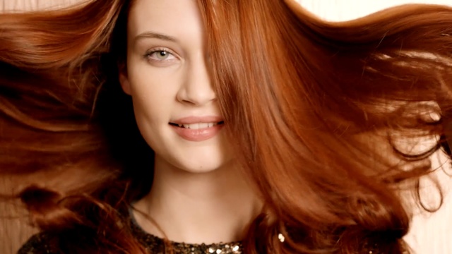 Video Reference N17: Hair, Face, Hair coloring, Hairstyle, Brown hair, Layered hair, Beauty, Long hair, Red hair, Chin, Person