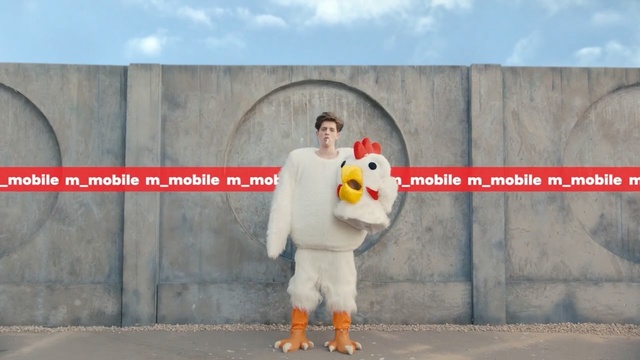 Video Reference N5: Chicken, Rooster, Animation, Mascot, Costume, Advertising, Livestock, Photo caption, Poultry, Fur