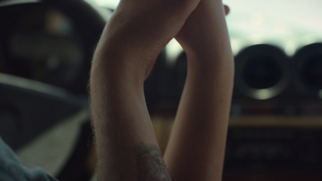 Video Reference N2: hand, leg, human leg, girl, joint, arm, human body, black hair, finger, muscle