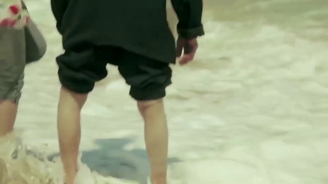 Video Reference N0: Leg, Human leg, Barefoot, Sand, Fun, Joint, Standing, Thigh, Male, Shorts, Person