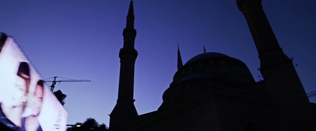 Video Reference N1: Sky, Mosque, Landmark, Place of worship, Spire, Steeple, Silhouette, Architecture, Building, Tower