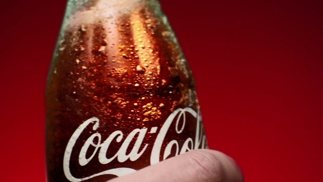 Video Reference N7: Coca-cola, Cola, Drink, Soft drink, Carbonated soft drinks, Coca, Bottle, Non-alcoholic beverage, Glass bottle, Carbonated water