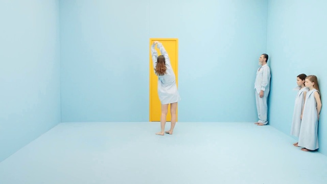 Video Reference N7: White, Yellow, Room, Art