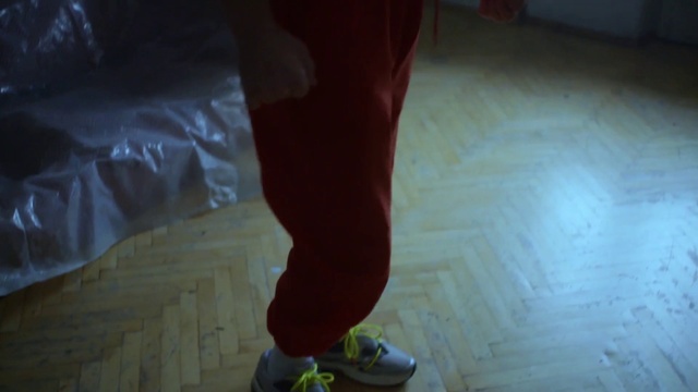 Video Reference N7: Human leg, Red, Footwear, Leg, Floor, Standing, Jeans, Joint, Shoe, Calf