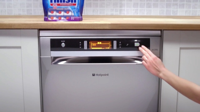 Video Reference N0: home appliance, kitchen appliance, major appliance, microwave oven, refrigerator, oven, product, gas stove, kitchen stove, Person
