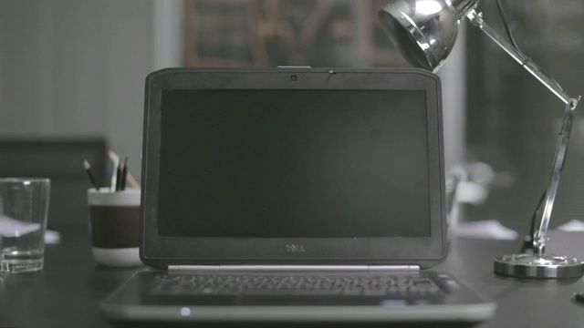 Video Reference N4: Screen, Personal computer, Electronic device, Technology, Display device, Electronics, Computer, Gadget, Laptop, Computer hardware