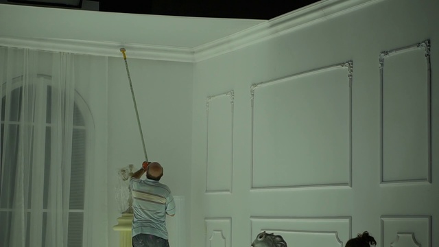 Video Reference N1: Ceiling, Wall, Molding, Room, Architecture, Plaster, Door, Window, House, Paint