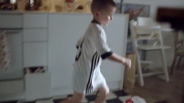 Video Reference N0: White, Shoulder, Photograph, Product, Standing, Joint, Play, Child, Arm, Leg