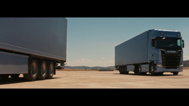 Video Reference N1: trailer truck, Transport, Mode of transport, Freight transport, Commercial vehicle, Vehicle, Sky, Truck, Trailer, Car