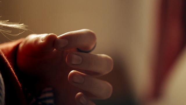Video Reference N0: hand, finger, nail, close up, girl, thumb, lip, computer wallpaper