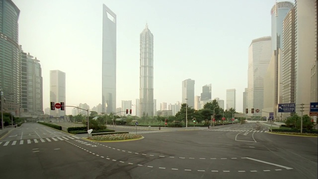 Video Reference N6: metropolitan area, skyscraper, urban area, city, tower block, metropolis, landmark, skyline, cityscape, daytime