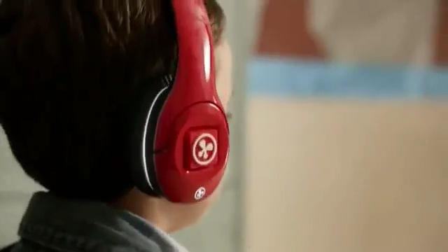 Video Reference N1: headphones, technology, electronic device, audio equipment, audio, gadget, Person