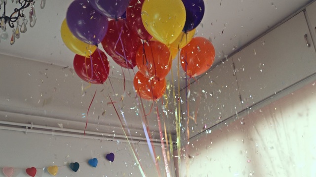 Video Reference N0: balloon, toy, party supply, ceiling