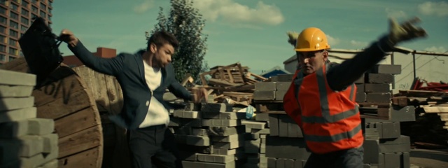 Video Reference N0: Construction worker, Personal protective equipment, Conversation, Hard hat, Bricklayer, Travel